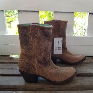 NWT Denver Boots, 7.5